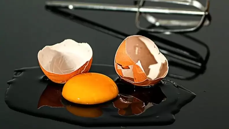 výhody a poškození syrových vajec