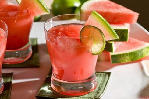 melounová strava pro hubnutí vylučuje všechny druhy nápojů